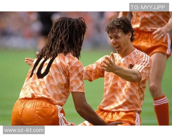 六七十年代足球传奇球星风云再现 硝烟中的英雄与经典时刻 六七十年代足球传奇球星风云再现 硝烟中的英雄与经典时刻