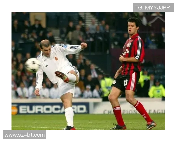 左前卫在足球比赛中的关键角色与球星解析